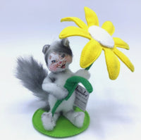 
              4" Kitty Cat with Daffodil
            